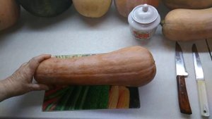 Как быстро и легко почистить тыкву, а также заготовить семена для будущего урожая.