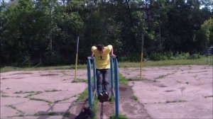 Оборот вперёд на брусьях