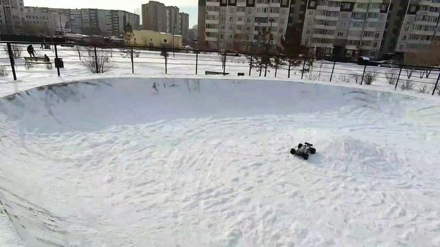 ARRMA KRATON V5 / Мы теряем колесо :) / Let's play смотреть онлайн