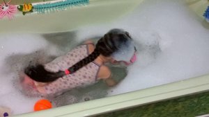 Почти как на море. Купаюсь с пенкой.