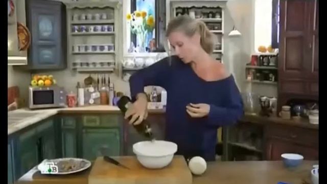 ЗАПЕЧЁННЫЙ СЛАДКИЙ ПЕРЕЦ С ГРЕЦКИМИ ОРЕХАМИ. смотреть онлайн