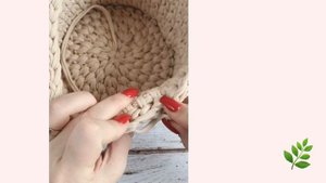 Завершение корзины из трикотажной пряжи. Закрытие последней петли. Бесшовное вязание.