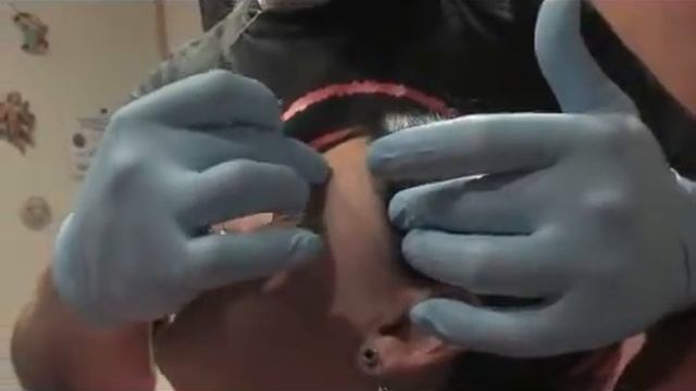 Removing an Eyebrow Ring смотреть онлайн