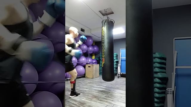 Тайский бокс. Муай тай. Фитнес. Отработка ударов на боксерском мешке. 27 октября. Утро. смотреть онлайн