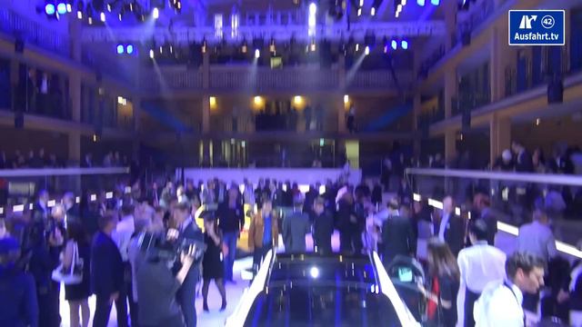 2015 Mercedes C63 AMG / Mercedes-AMG C63 in Paris / World premiere / debut (English) смотреть онлайн