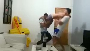 дятел ломится в дупло - russian prank