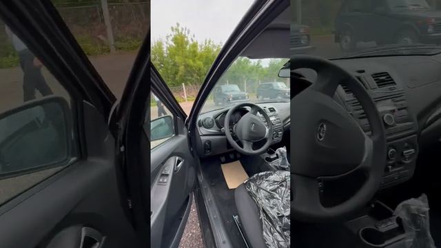 1,6 16 кл, Lada Granta седан черного цвета в комплектации комфорт! смотреть онлайн