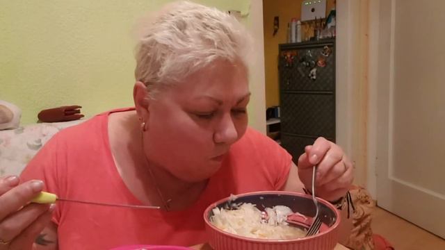 Mukbang // Germeny// Сегодня курица жареная и капуста малосольная. У меня хорошая и плохая  новасть