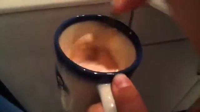 Я пью коктейль из кетчупа лука и йогурта !!!!! : ) смотреть онлайн