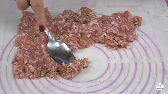 Мясной рулет с грибами и сыром. Вкусное мясное к любому гарниру. Подойдет для бутербродов смотреть онлайн