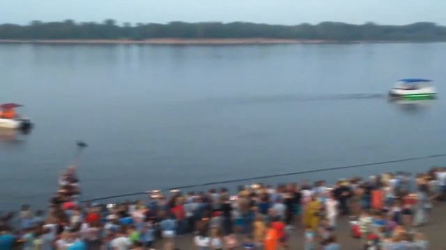 Набережная р КАМЫ 27 7 2018,песню исп.автор-исп. Н.Смольников смотреть онлайн