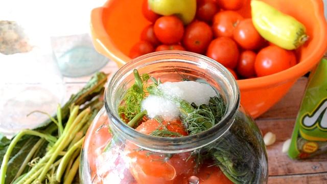 РЕЦЕПТ КВАШЕНЫХ ПОМИДОР В БАНКАХ С АСПИРИНОМ, НА ВКУС КАК БОЧКОВЫЕ. КОНСЕРВАЦИЯ НА ЗИМУ.