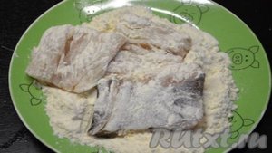 Треска с овощами на сковороде