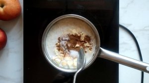 Овсяная каша с яблоком - Овсянка с яблоком на завтрак - Oatmeal with apple