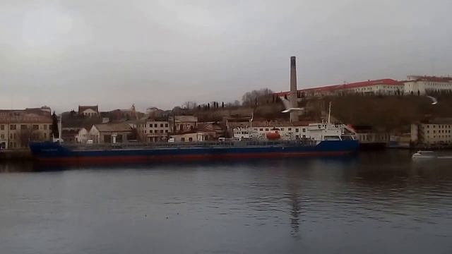 Южная бухта Севастополя / Вид на Севморзавод им. Серго Орджоникидзе 24.01.2017 смотреть онлайн