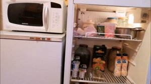 Холодильник советских времен, как же это сложно.