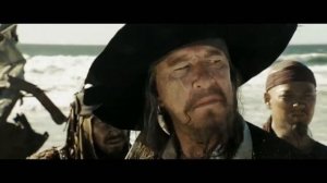 Команда добралaсь до тайника Дэйви Джонса. Капитан Джек Воробей плывет по песку на Черной Жемчужины