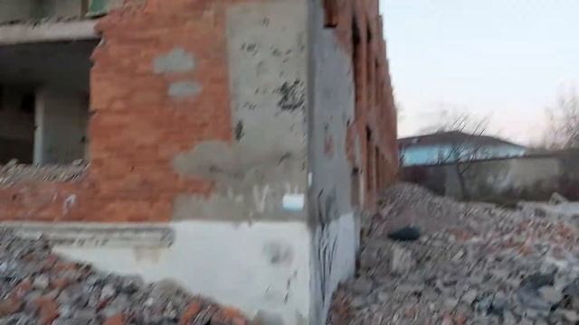 Разборка бывшего общежития ГПТУ. Тавричанка 29.10.2022 ч.3 смотреть онлайн