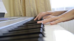 Анастасия Абрамова "Эти сны" на фортепиано.