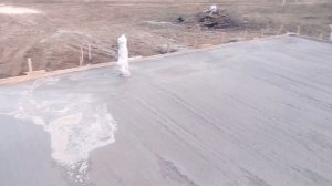 Бетонная стяжка 1 день после заливки.