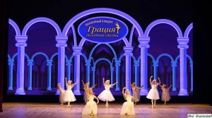 «Розы» (из балета А. Шнитке «Алиса в стране чудес»). Исполняет средняя группа студии «Грация»