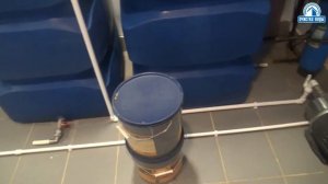 Система очистки воды из скважины с накопительными баками и промывными титановыми мембранами