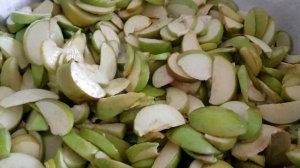 Янтарное варенье из зеленых яблок дольками в прозрачном сиропе//Деревенская еда