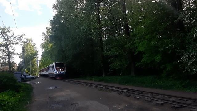 "Первый день после открытия МОЖД!" Праздничный тепловоз ТУ10-025 с поездом "Пионер" на перегоне смотреть онлайн