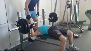 Жим штанги лежа. Как жать лежа штангу весом 100 кг от груди