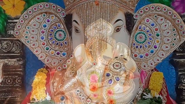 The most Powerful GANAPATI MANTRA - Om Gan Ganapataye Namo Namah -11 Times | Singer - Pronali смотреть онлайн