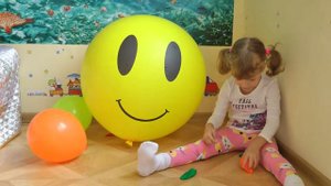 ♥ МАША ЛОПАЕТ МНОГО ВОЗДУШНЫХ ШАРИКОВ ОГРОМНЫЙ БОЛЬШОЙ СМАЙЛИК MASHA GIANT BALLOONS