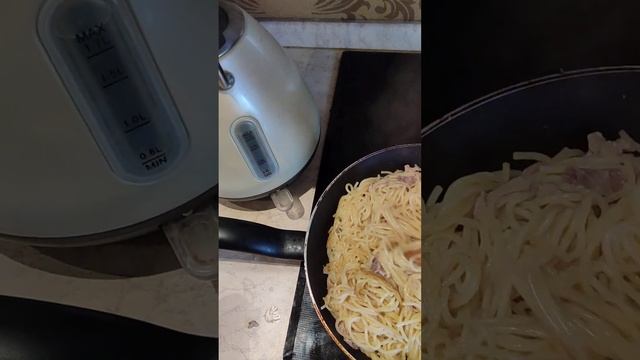 Спагетти с тушеным свиным мясо смотреть онлайн