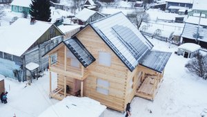 Деревянный дом 8 на 8 с мансардой + угловая терраса, крыльцо, балкон. Обзор и план дома. Выльгорт