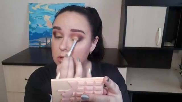 Палетка от Makeup Revolution Revolution Pro Regeneration Palette. смотреть онлайн