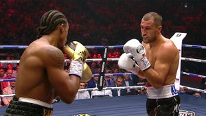 Российский боксер Сергей Ковалев защитил титул чемпиона мира