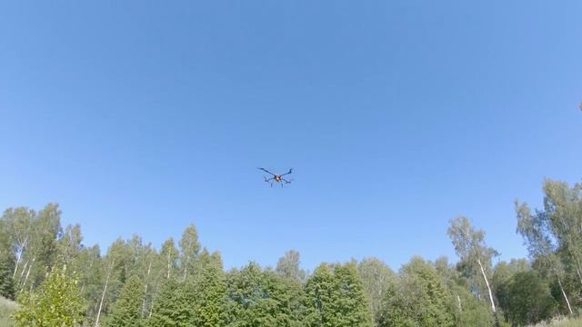 Летаем.  Проверяю как квадракоптер в воздухе держится смотреть онлайн