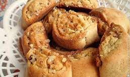 Медовые рулетики с грецким орехом в духовке