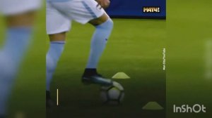 Футболисты режут свои гетры!?