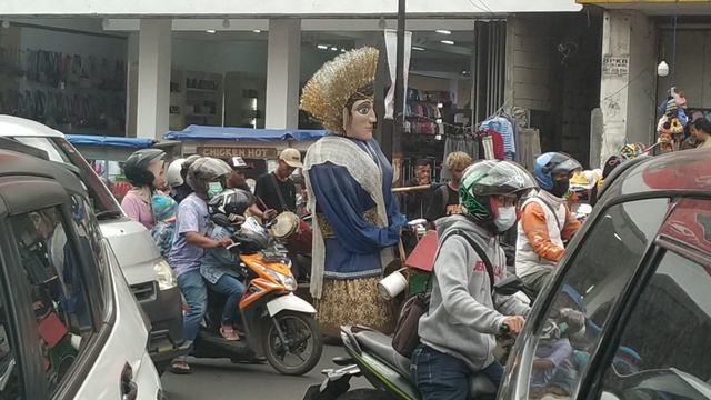 Индонезийская традиционная маска-кукла Ондел-ондел