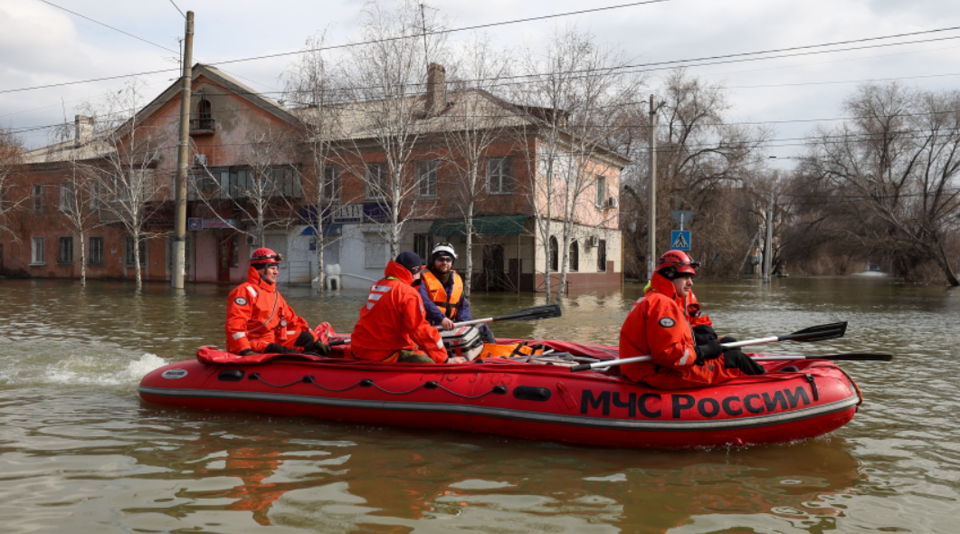 Волонтеры со всей России едут в пострадавшую от паводка Оренбургскую область