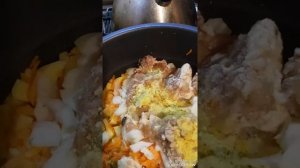 Ужин на скорую руку.Картошка с тушенкой в мультиварке