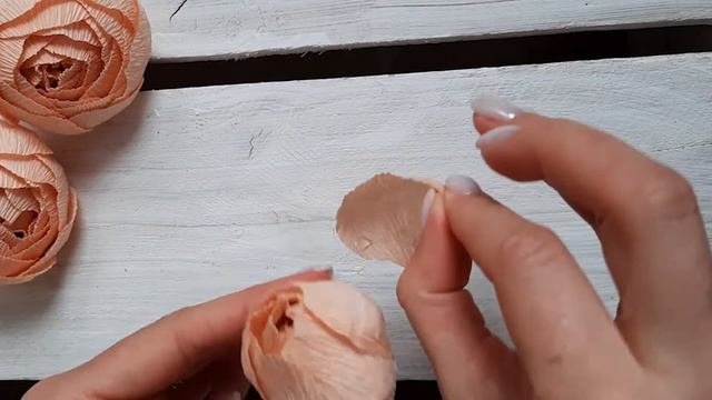 ПИОН ИЗ ГОФРИРОВАННОЙ БУМАГИ С КОНФЕТОЙ | DIY | #ПИОНИЗБУМАГИ | #мастеркласспионизбумаги |