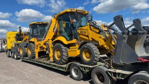 Снова в Заполярье ️ / Скат экскаваторов-погрузчиков с трала