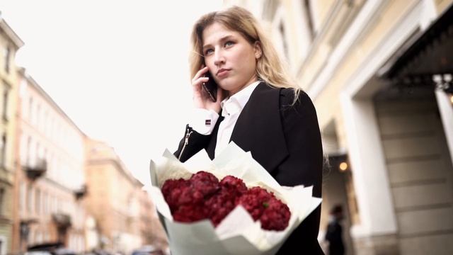 Букет из 15 бордовых пионов Premium Red Grace смотреть онлайн