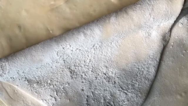 Хрустящий Бёрек из домашнего теста.EL AÇMASI BÖREK. смотреть онлайн