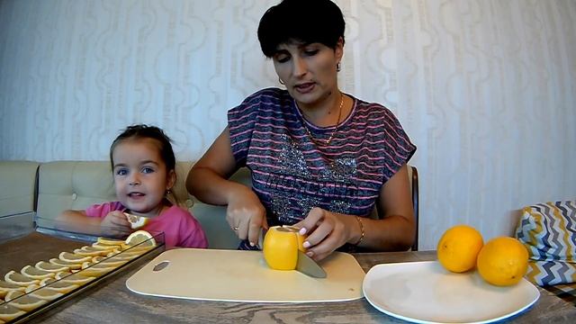 [122] Заготавливаем лимоны на зиму / Супер удобный способ! / Подписывайтесь! смотреть онлайн