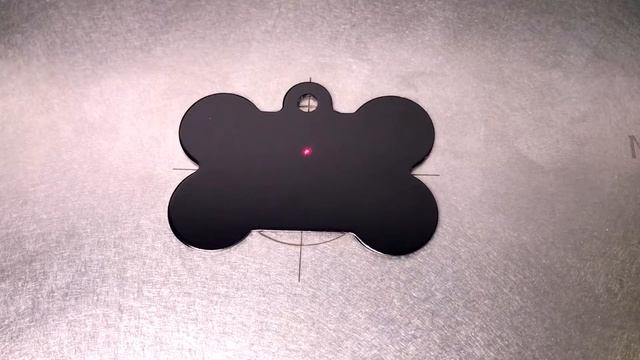 Лазерная гравировка на цветных адресниках. смотреть онлайн