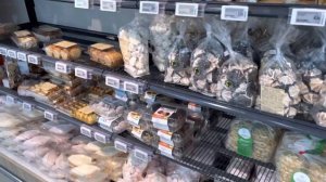 Прогулка по району Брюсселя, посещение местного продуктового магазина.