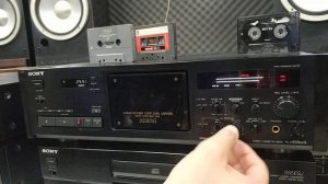 SONY TC-K333esG за половину сотни, с чёрными блестяшами по бокам в супер состоянии, лови и успевай!