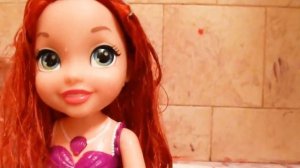 Видео для детей. Анна и Русалочка Ариэль, купаемся с куклой, Ariel Doll, Ariel Bathtime